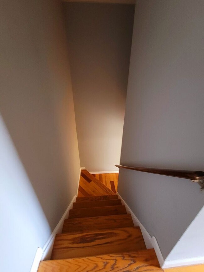 Building Photo - Lovely 2Bd/1.5Bth TH in Gaithersburg Montg...
