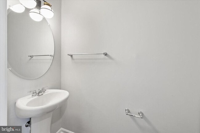 Building Photo - 5559 Trafalgar Cir