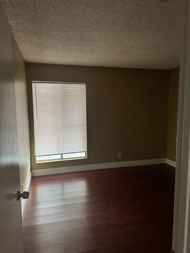 Building Photo - 4814 E Rialto Ave