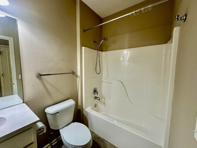 Building Photo - Outstanding Two Bedroom Home in Sun City!