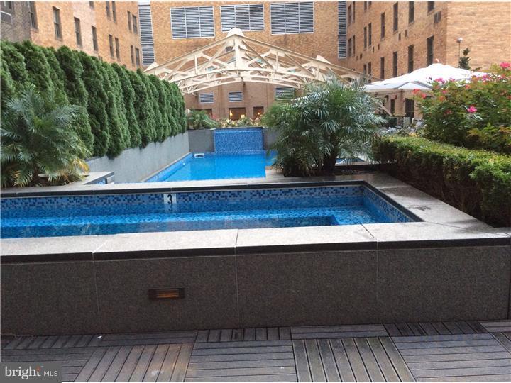 Building Photo - 219 S 18th St