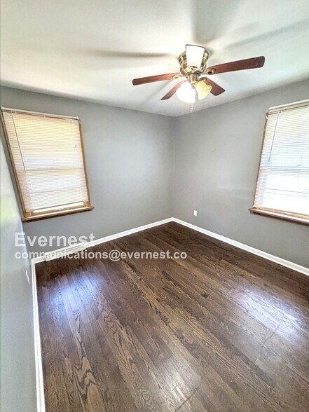 Building Photo - 1142 Maple Ave