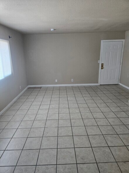 Building Photo - 33 Gold Bar Ct