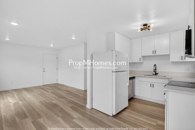 Building Photo - Updated Two Bedroom Unit with St Johns Views!