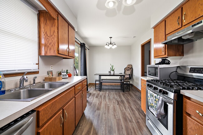 Building Photo - 315 N School St