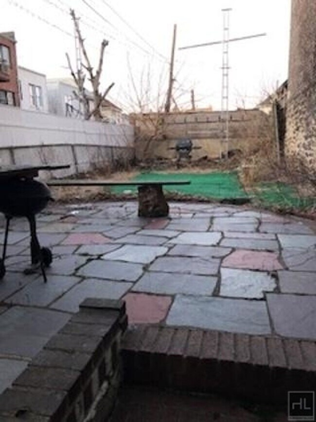 Building Photo - WOODSIDE AVENUE