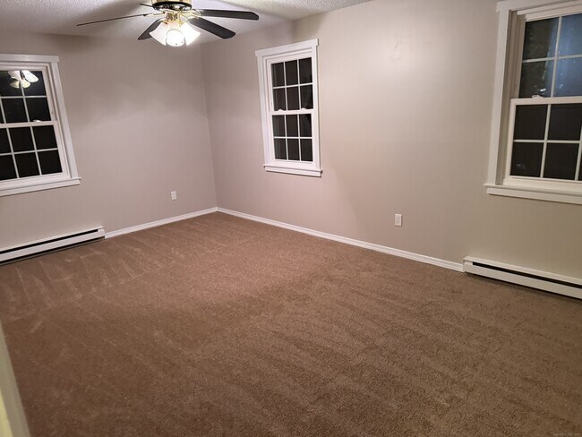 Building Photo - 239 Old Farms Rd