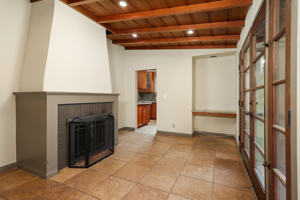 Building Photo - 2587 S Westgate Ave