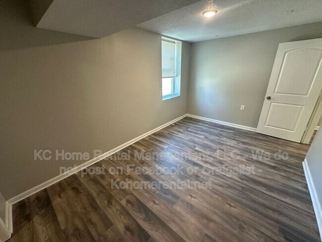 Building Photo - 4140 E 60 Terrace