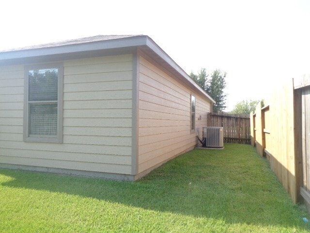 Building Photo - 7906 Big Oak Dr