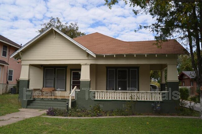 Building Photo - 609 Herring Ave