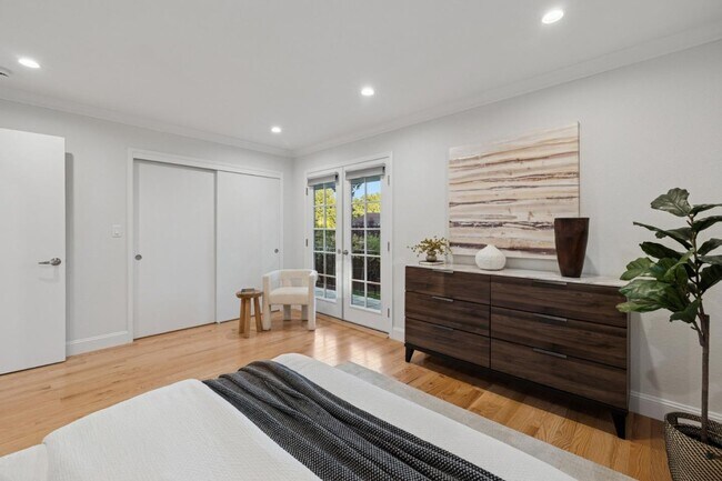 Building Photo - 243 Selby Ln