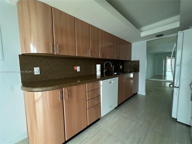 Building Photo - 3410 Galt Ocean Drive Apt #2103N, Fort Lau...