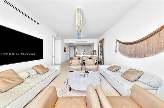 Building Photo - 15701 Collins Ave