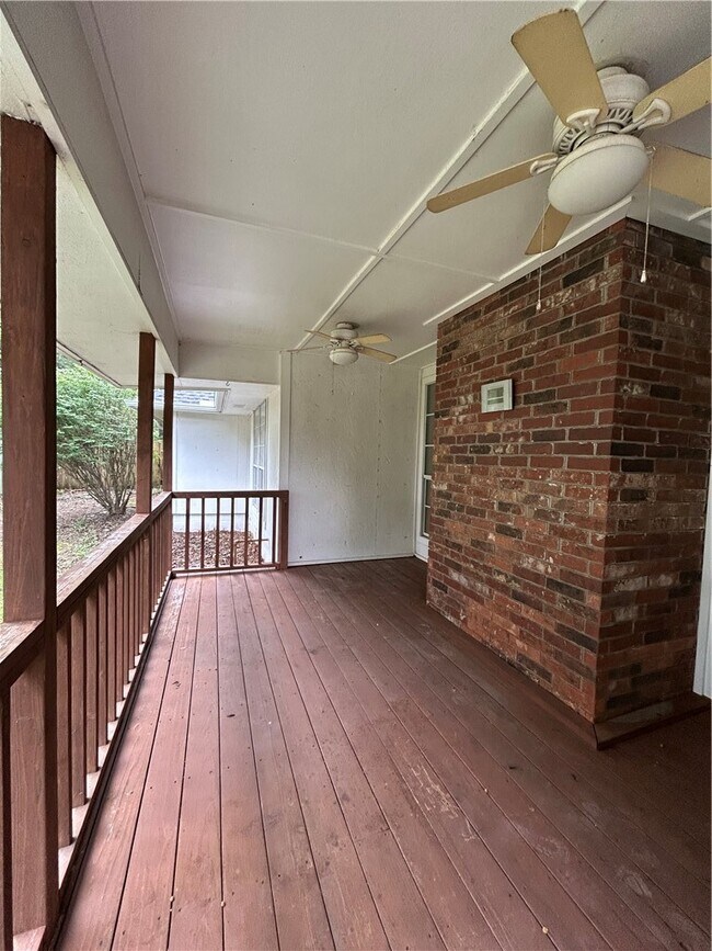 Building Photo - 1826 N Glenbrook Pl