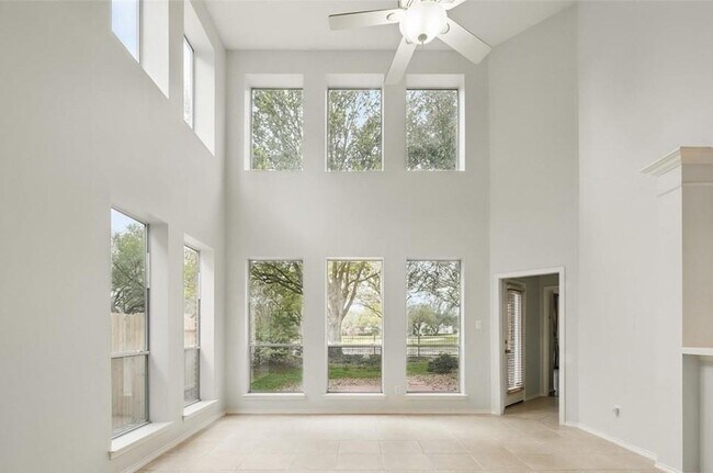 Building Photo - 21331 Willow Glade Dr
