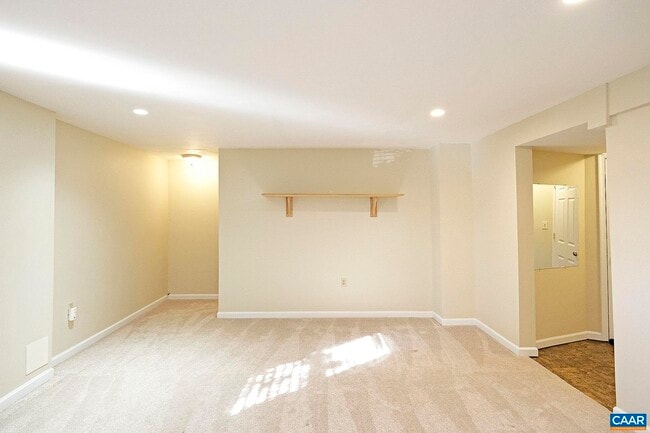 Building Photo - 755 King St