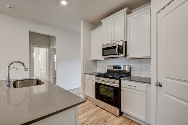 Building Photo - 31119 Myers Hvn Ln