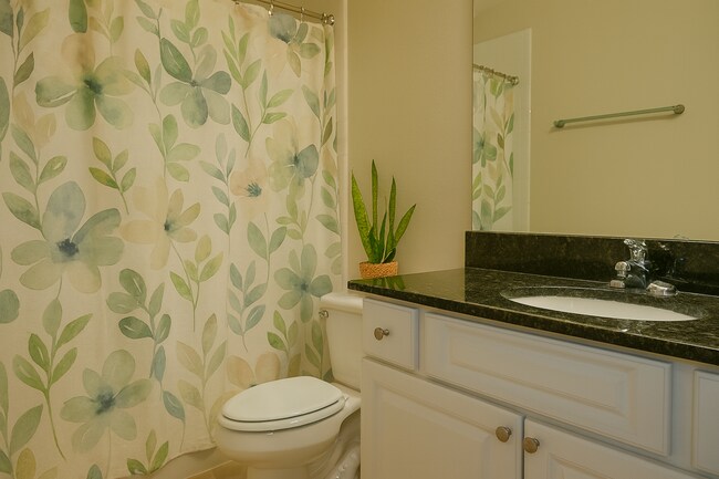 Building Photo - Capri at Hunters Creek - 2 WEEKS RENT FREE...