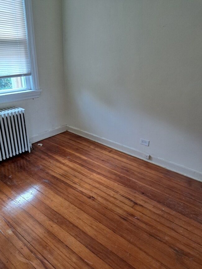 Building Photo - 415 N Sheridan Rd