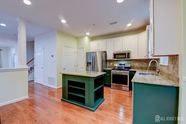 Building Photo - 609 Blossom Cir