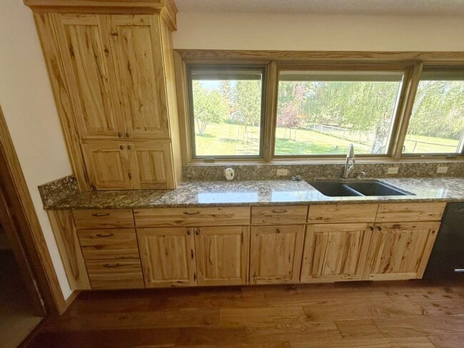Building Photo - Private and Quiet Six Bedroom Home on 1 Acre, Southside Bozeman