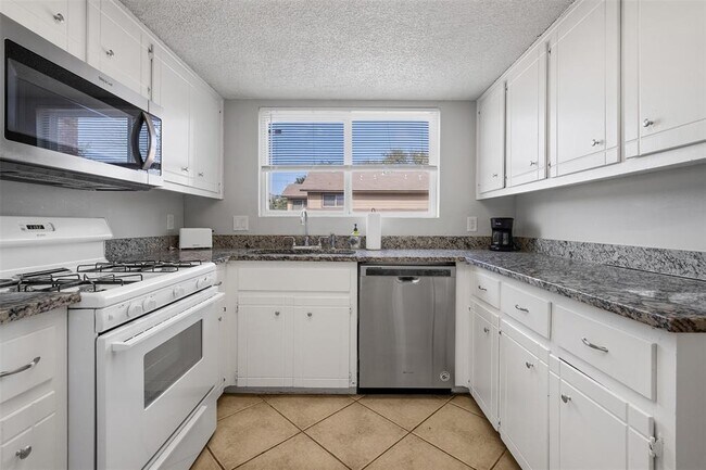 Building Photo - 3208 Twinberry Cove