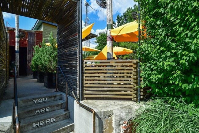 Building Photo - 210 Sampson St NE