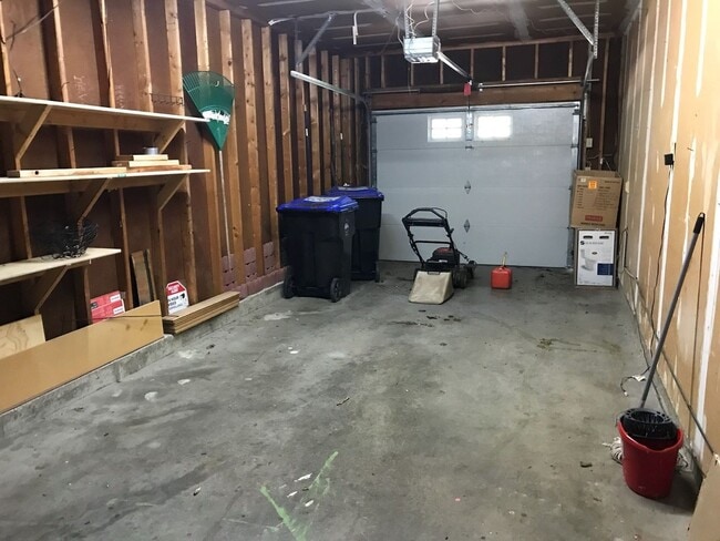Building Photo - You'll love this 2BR + bsmt bonus rooms ra...