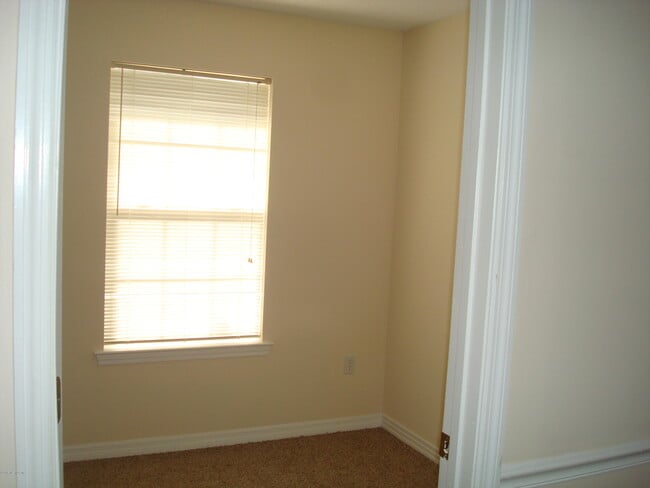 Building Photo - 7501 Cliff Cottage Dr