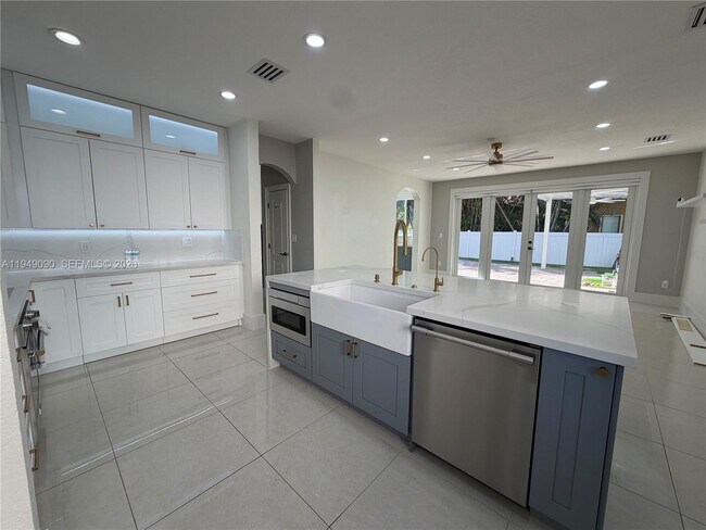 Building Photo - 364 SW 188th Ave