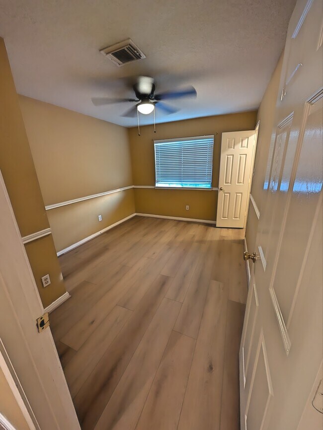 Building Photo - 18927 Hikers Trail Dr