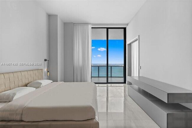 Building Photo - 480 NE 31st St