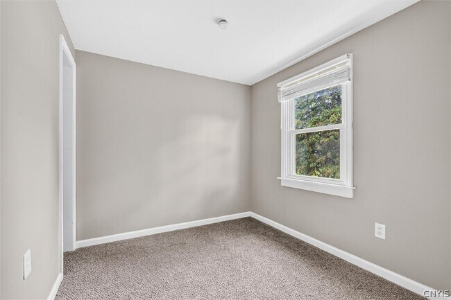 Building Photo - 211 Windemere Rd