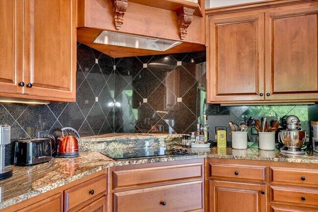 Building Photo - 501 John Fox's Run