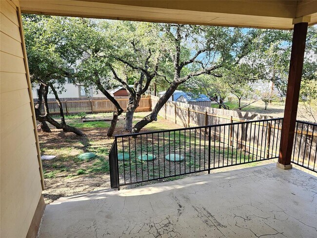 Building Photo - 2106 Red Fox Rd