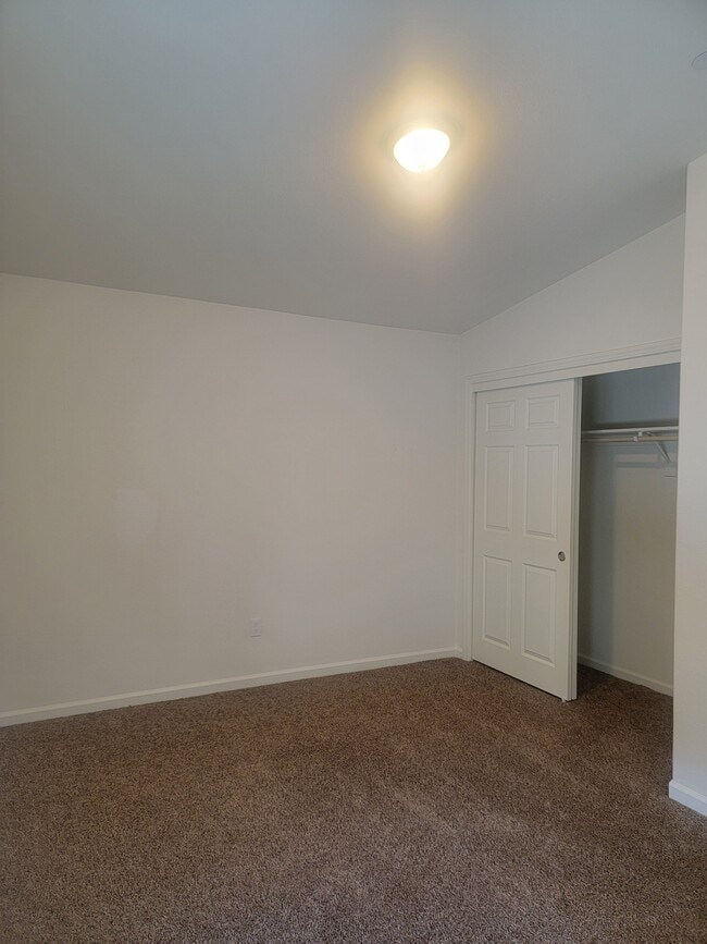 Building Photo - 6825 Meadowlark Ave