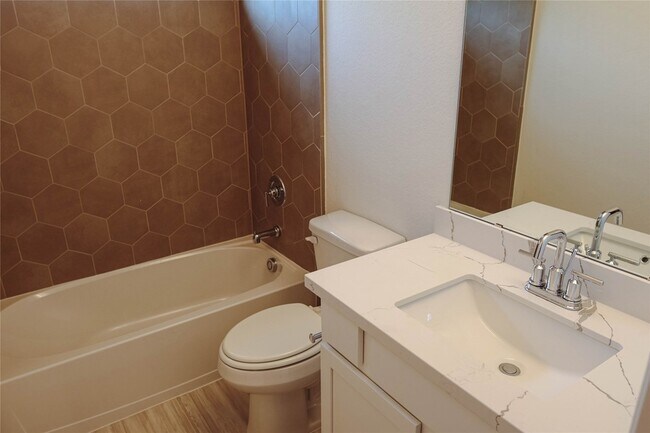 Building Photo - 3352 Vine Ter Trce