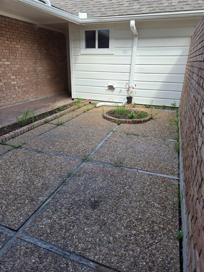 Building Photo - 1503 Ramada Dr