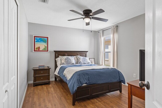 Building Photo - 545 Tuscanny St