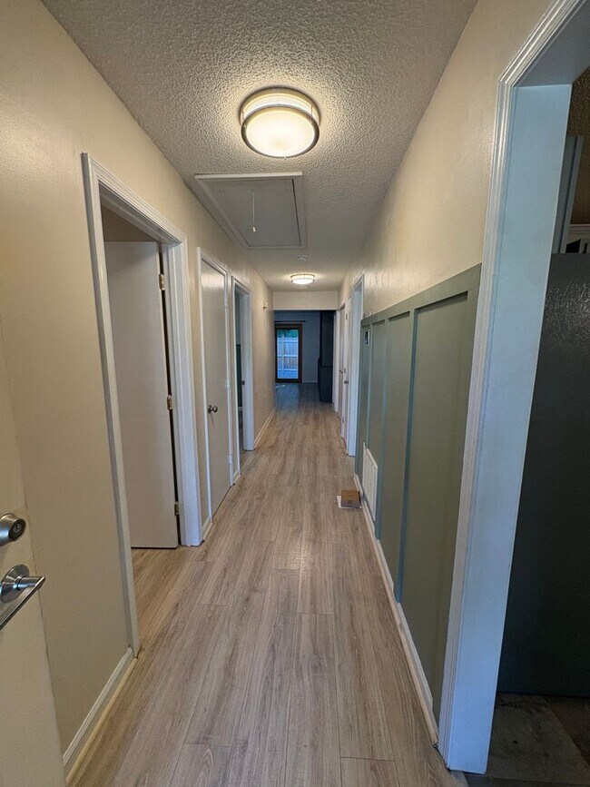 Building Photo - 650 Rock Garden Cir