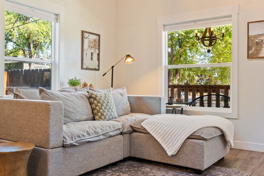 Building Photo - 1545 NW 5th St