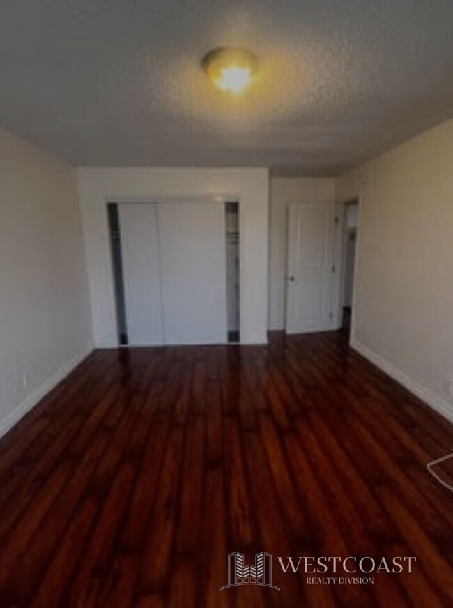 Building Photo - 1041 W Reeve St