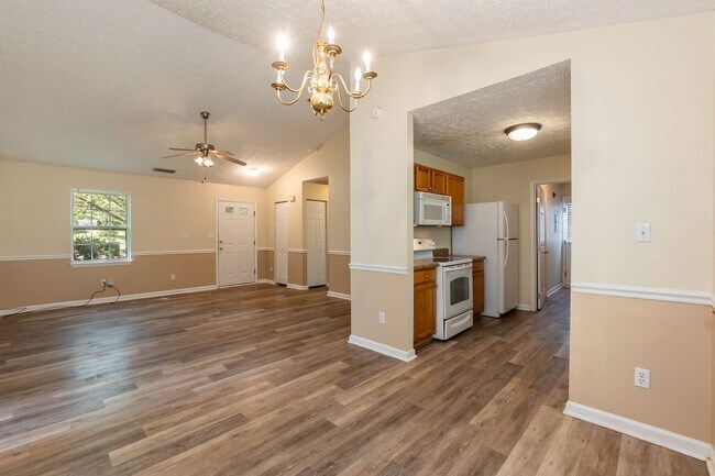 Building Photo - Wonderful 3 Bedroom Raleigh Ranch Home