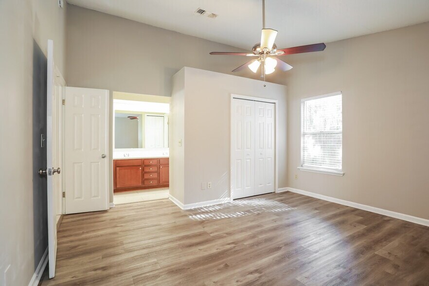 Building Photo - 8228 Honeysuckle Ln