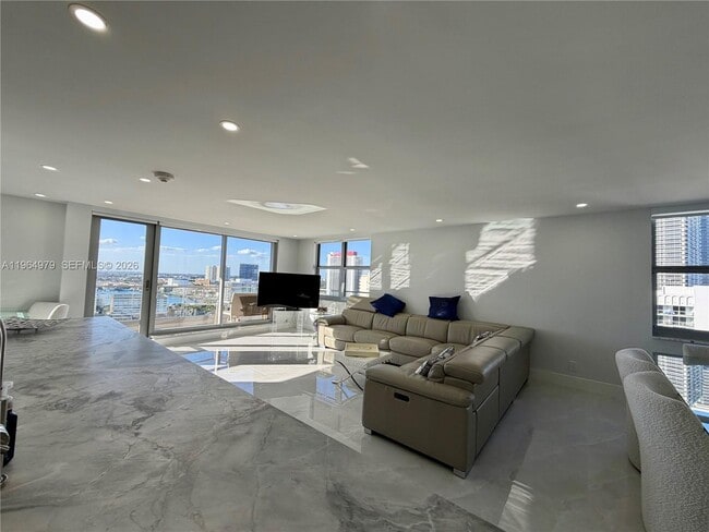 Building Photo - 1920 S Ocean Dr