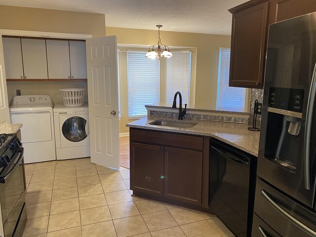 Building Photo - 113 Senseny Glen Dr