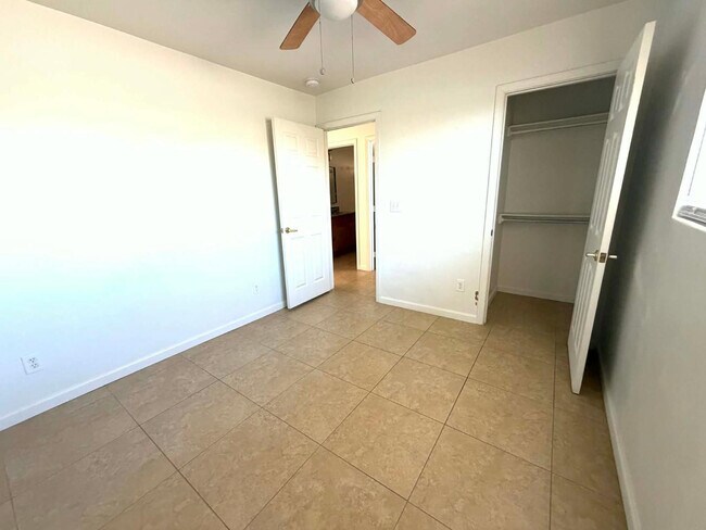 Building Photo - 15841 N Sunny Ln