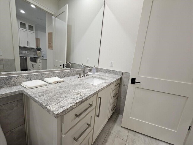 Building Photo - 97 Perth Dr