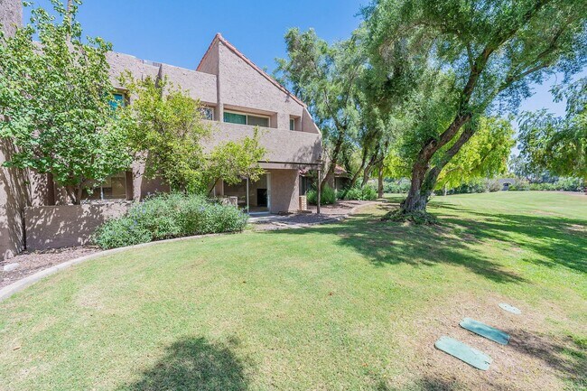 Building Photo - Live in luxury in this Scottsdale condo!